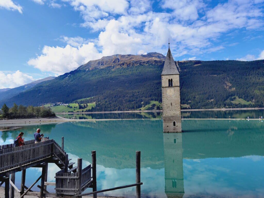 Außergewöhnliche Bergseen in Italien - der Reschensee