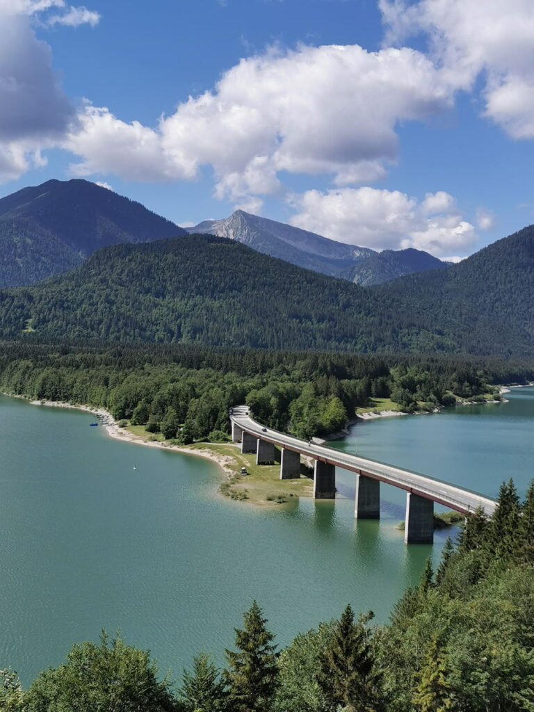 Bergseen in Bayern, die du sehen solltest: Der Sylvensteinsee